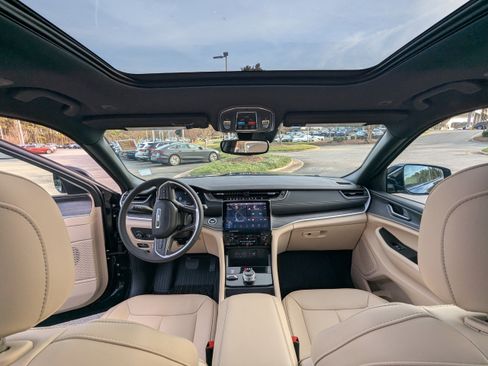 Certified 2024 Jeep Grand Cherokee L Limited image 12