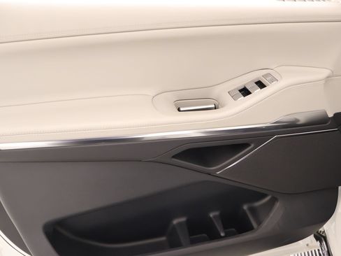 New 2026 Lincoln Navigator Premiere AWD/4WD image 17