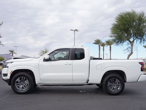 Certified 2025 Nissan Frontier SV image 2