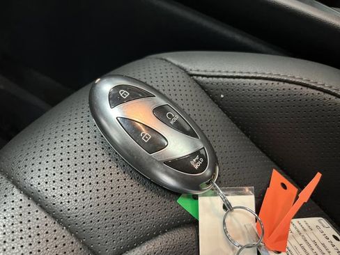 Used 2024 Hyundai Elantra Limited image 27