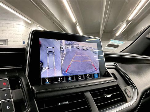 Used 2021 Chevrolet Suburban Z71 w/ Z71 Signature Package image 26