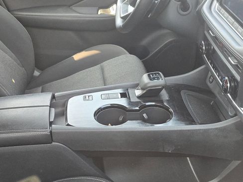Used 2025 Nissan Rogue SV FWD image 9