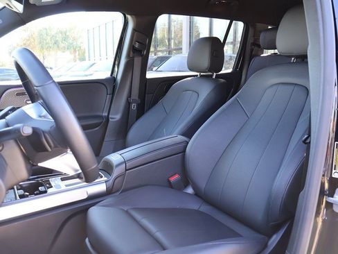 Used 2025 Mercedes-Benz GLB 250 w/ Driver Assistance Package image 28