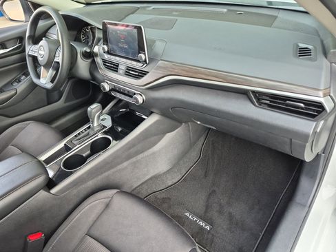 Used 2024 Nissan Altima 2.5 SV FWD image 35