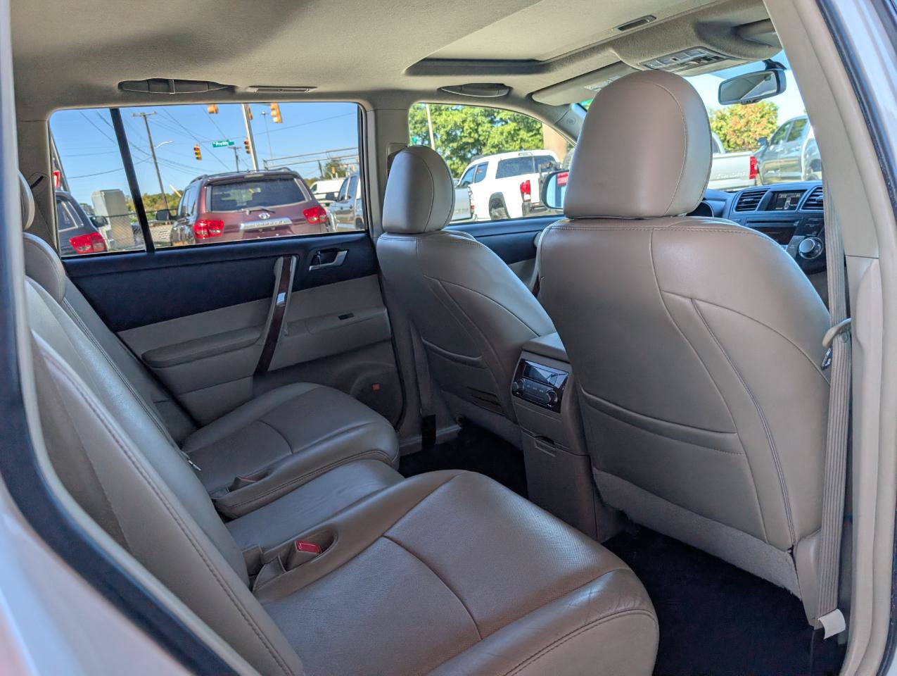 Used 2012 Toyota Highlander Limited w/ Tow Pkg AWD/4WD image 19