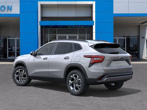 New 2026 Chevrolet Trax LT w/ Driver Confidence Package FWD image 3