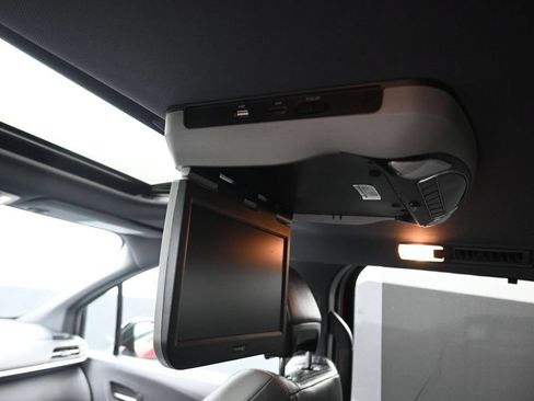 Used 2021 Toyota Sienna XSE FWD image 36