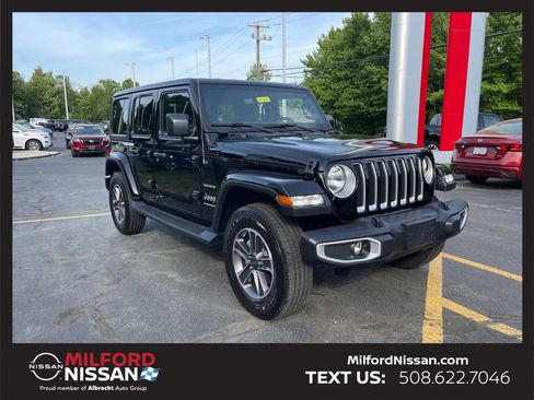 Used 2023 Jeep Wrangler Unlimited Sahara w/ Cold Weather Group AWD/4WD image 8