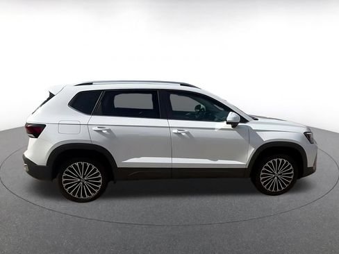 Used 2026 Volkswagen Taos SE FWD image 16
