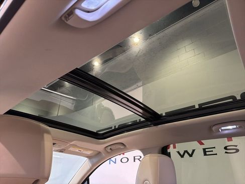 Used 2019 Buick Envision Essence image 23