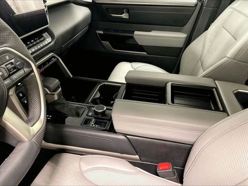 Used 2025 Toyota Tundra Limited AWD/4WD image 20