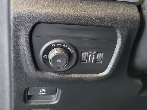 Used 2023 Jeep Grand Cherokee Limited w/ Black Appearance Package RWD image 21