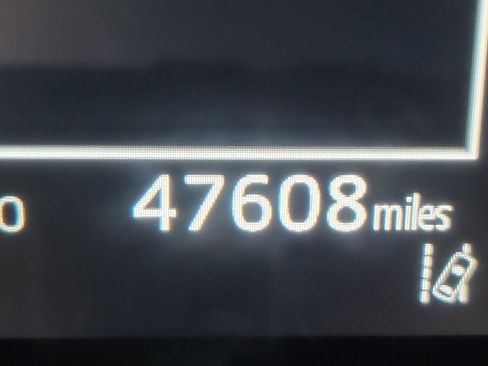 Used 2022 Toyota Camry SE image 10