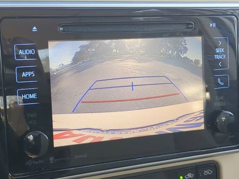 Used 2018 Toyota Corolla SE image 19