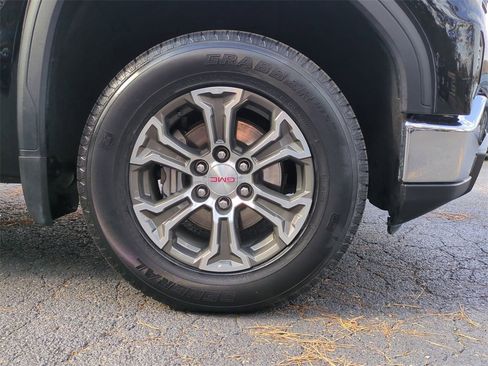 Used 2025 GMC Sierra 1500 SLT image 11