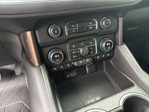 Used 2021 Chevrolet Suburban High Country image 19