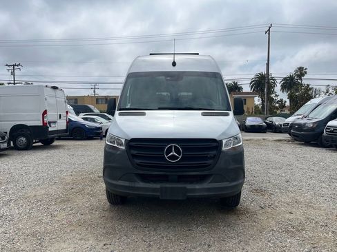 Used 2019 Mercedes-Benz Sprinter 2500 image 2