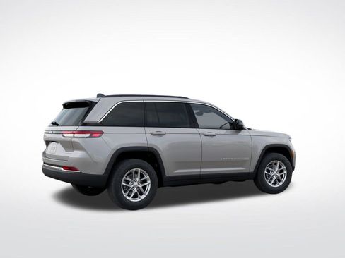 Used 2025 Jeep Grand Cherokee Laredo X w/ Luxury Tech Group I AWD/4WD image 5