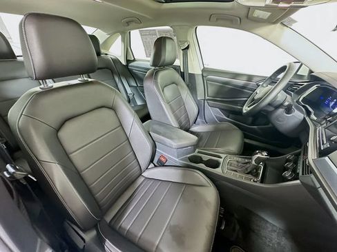 Used 2023 Volkswagen Jetta SE w/ Panoramic Sunroof Package FWD image 28