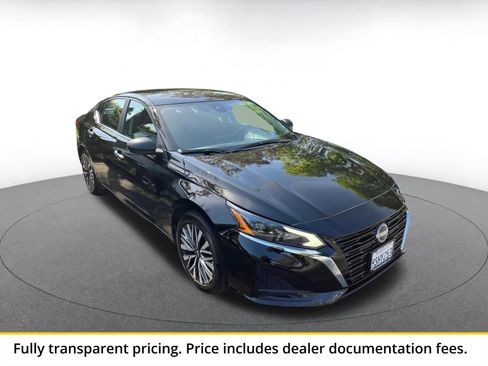 Used 2025 Nissan Altima 2.5 SV FWD image 1
