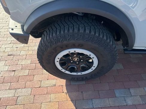 Used 2023 Ford Bronco Badlands w/ Sasquatch Package image 2