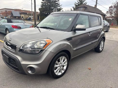 Used 2013 Kia Soul + image 1