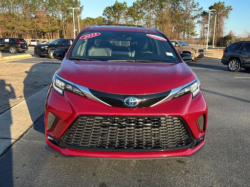 Certified 2023 Toyota Sienna XSE image 7