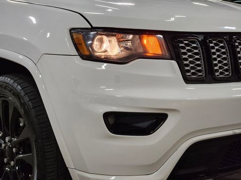 Used 2019 Jeep Grand Cherokee Altitude image 13