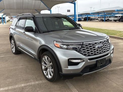 Used 2022 Ford Explorer Platinum w/ Equipment Group 601A image 2