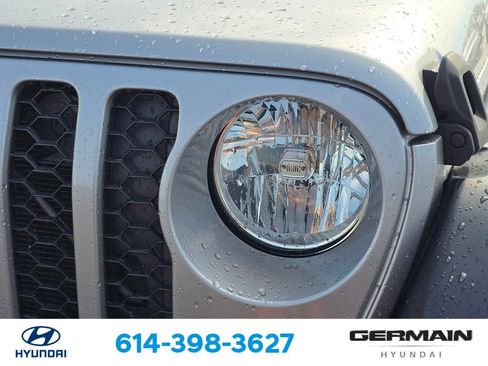 Used 2020 Jeep Gladiator Sport w/ Quick Order Package 24S AWD/4WD image 15