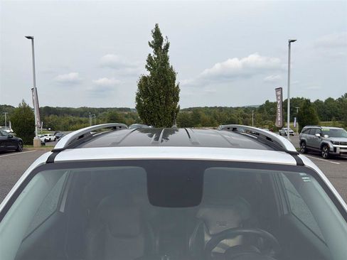 Used 2017 Jeep Renegade Limited AWD/4WD image 3