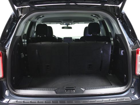 Used 2023 Ford Explorer XLT image 15