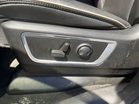 Used 2023 RAM 1500 Laramie AWD/4WD image 16