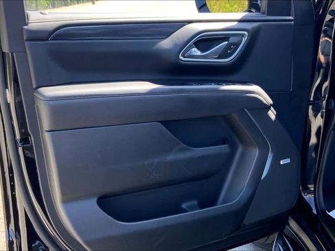 Used 2023 GMC Yukon XL SLT w/ SLT Premium Package AWD/4WD image 18
