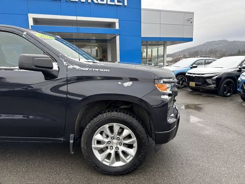 Used 2023 Chevrolet Silverado 1500 Custom image 2