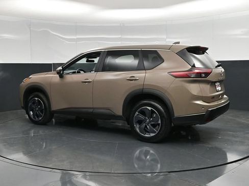 Used 2025 Nissan Rogue SV FWD image 8