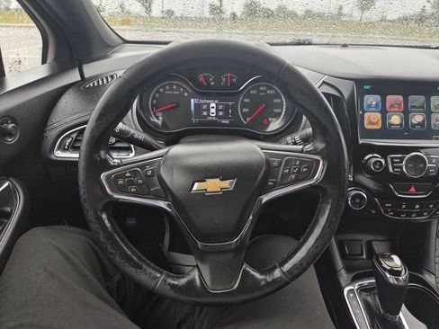 Used 2017 Chevrolet Cruze Premier FWD image 18