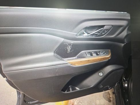 Used 2023 GMC Acadia SLE w/ Driver Convenience Package image 14