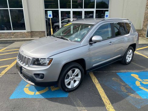 Used 2016 Jeep Compass Latitude AWD/4WD image 2