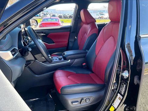 Used 2024 Toyota Highlander XSE image 8