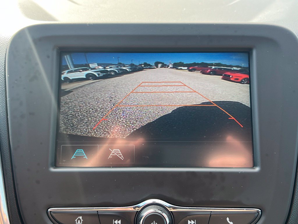Used 2018 Chevrolet Equinox LT FWD image 28