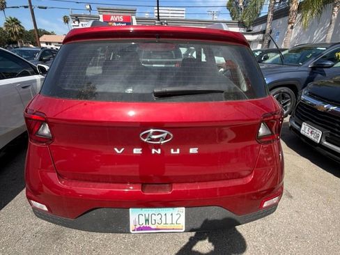 Used 2025 Hyundai Venue SEL FWD image 4