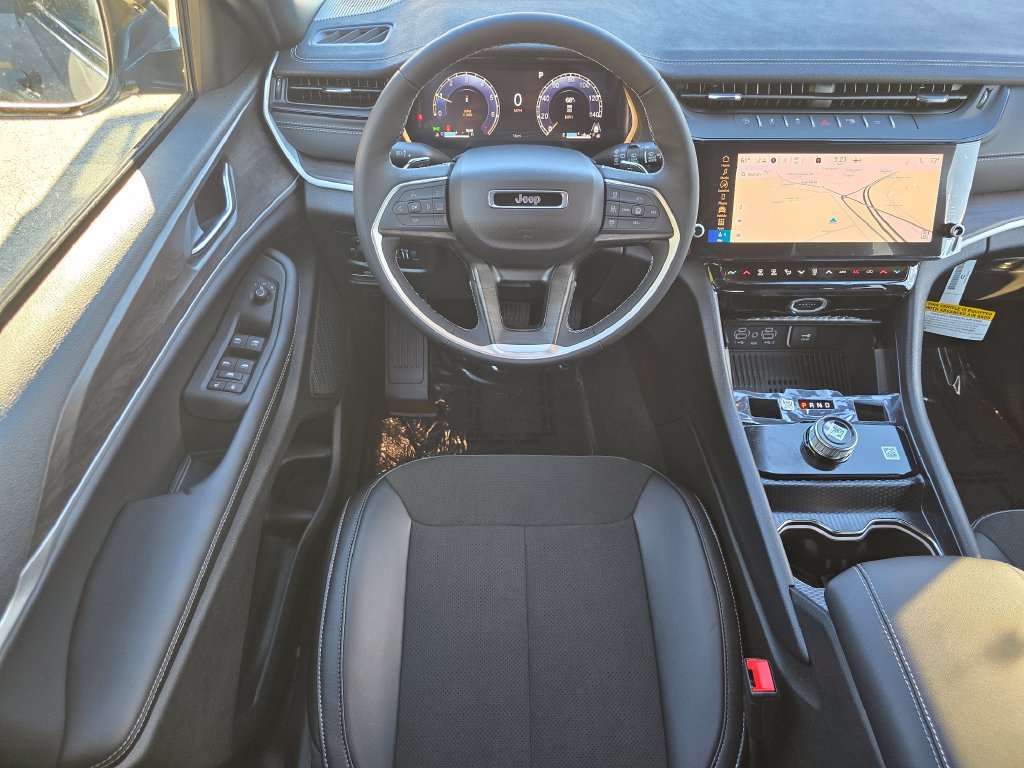 New 2027 Jeep Grand Cherokee Altitude RWD image 29