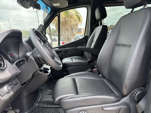 Used 2023 Mercedes-Benz Sprinter 2500 image 25