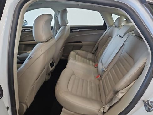 Used 2017 Ford Fusion SE w/ Fusion SE Technology Package FWD image 11