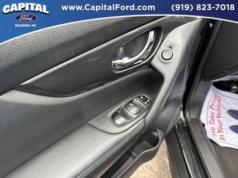 Used 2018 Nissan Rogue S image 18