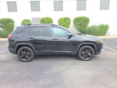 Used 2020 Jeep Cherokee Latitude Plus AWD/4WD image 9