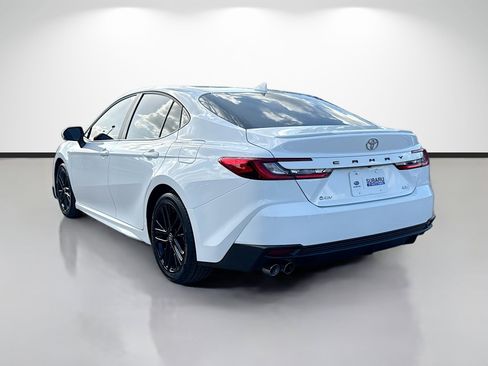 Used 2025 Toyota Camry SE FWD image 5