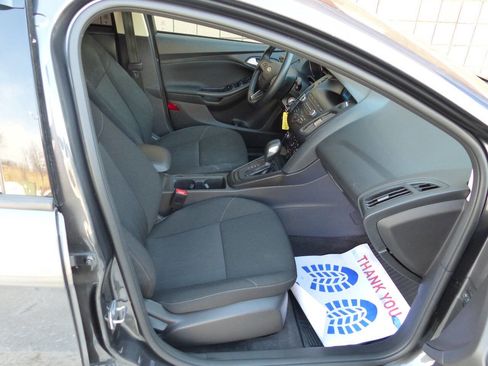 Used 2018 Ford Focus SE w/ Cold Weather Package image 39