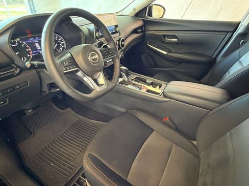 Used 2025 Nissan Sentra SR FWD image 14